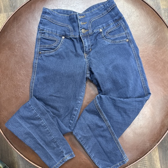 Almost Famous Denim - Almost Famous Women Denim Jeans juniors Size 3 equivalent to women’s size 2 in B